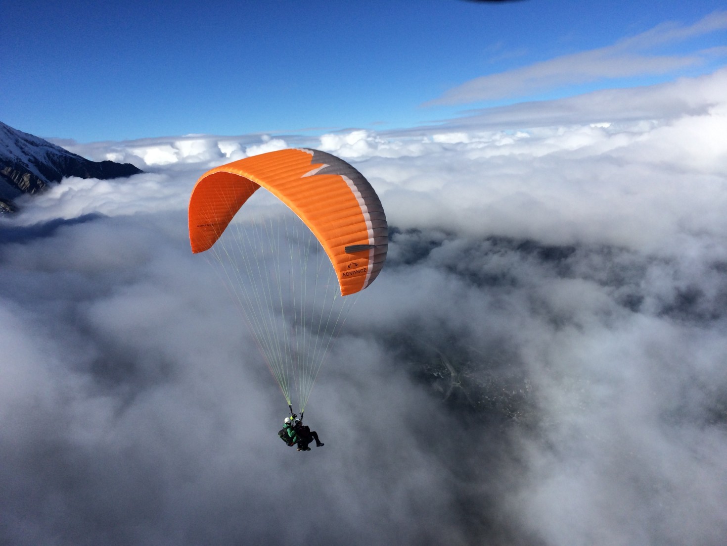 Above the clouds © Sean Potts, Fly-Chamonix.com