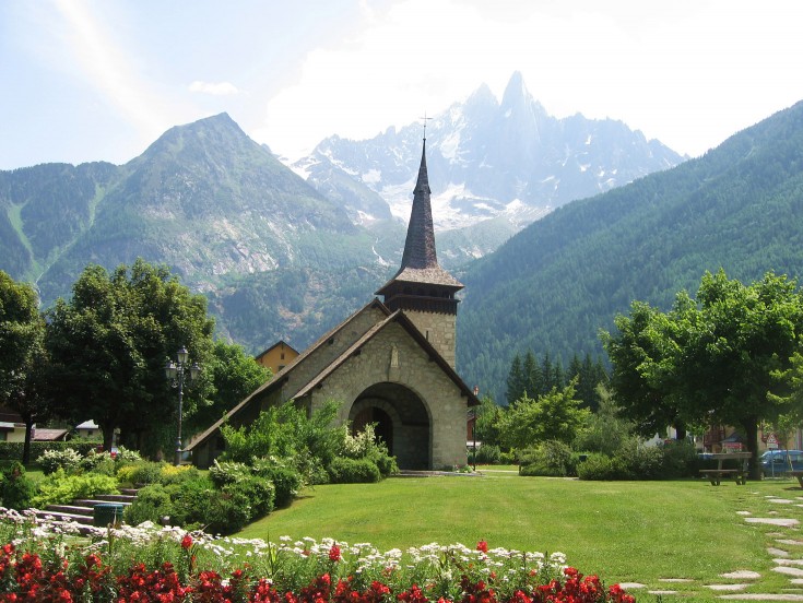 Les Praz church in summer