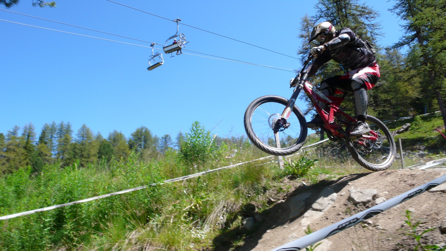 Downhilling Italian style in Pila