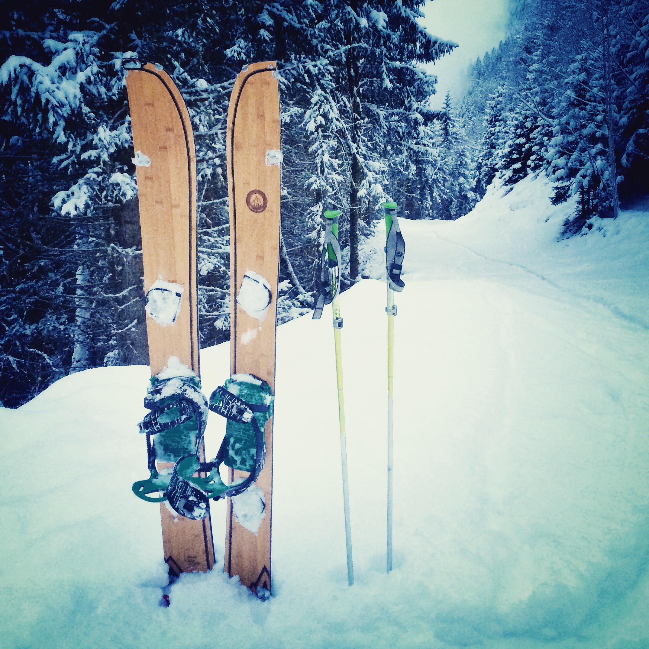 snowboard that splits into skis