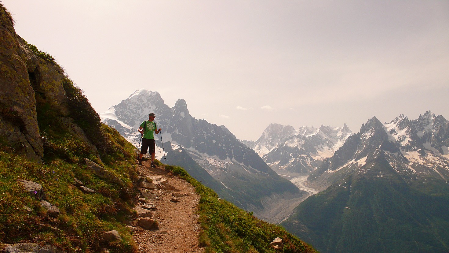 Walking down from Lac Blanc